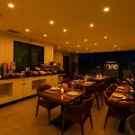 Midpoint Otel