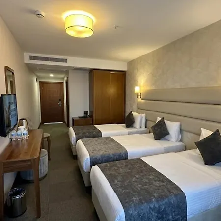 Midpoint Hotel