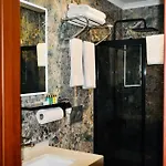 Hotell Midpoint 4*