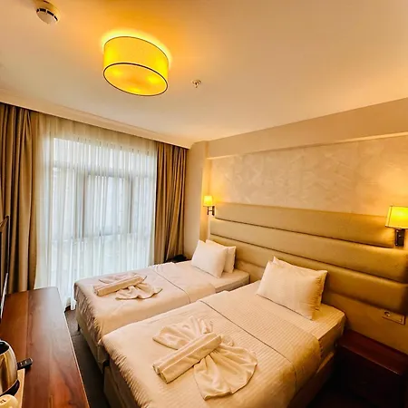 Midpoint Hotel