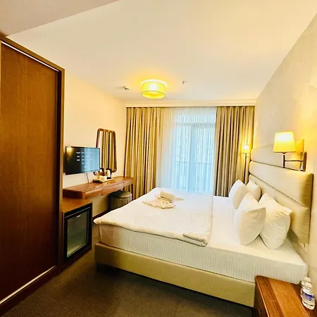 Midpoint Hotel 4*
