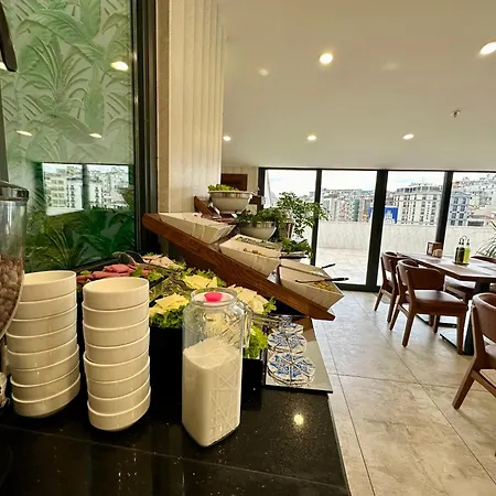 Midpoint Hotel 4*