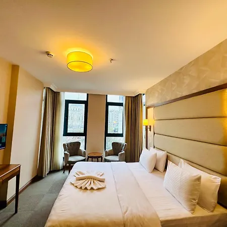 Hotel Midpoint 4*