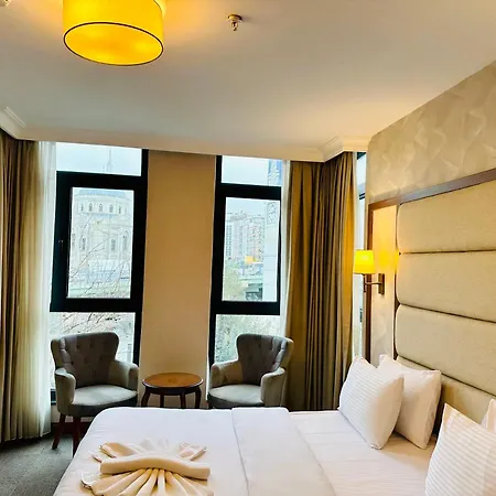 Midpoint Hotel 4*