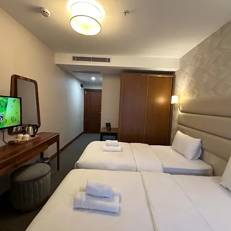 Hotel Midpoint 4*