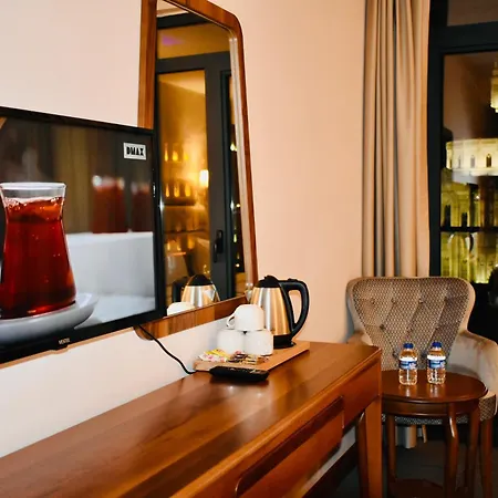 Midpoint Hotel