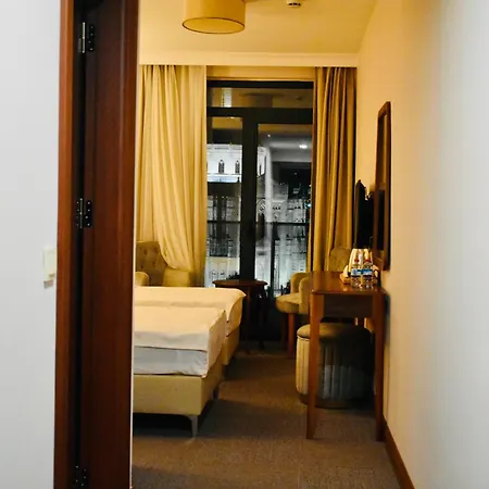 Hotel Midpoint 4*