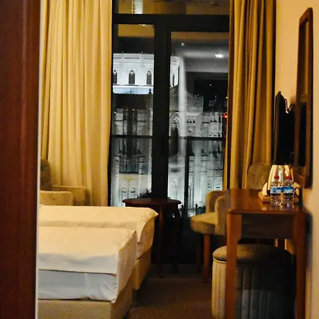 Hotel Midpoint