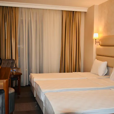 Midpoint Hotel 4*