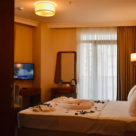 Hotel Midpoint 4*