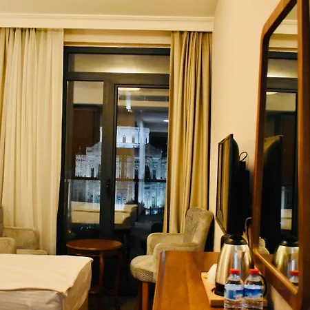 Hotel Midpoint