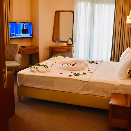 Midpoint Hotel 4*