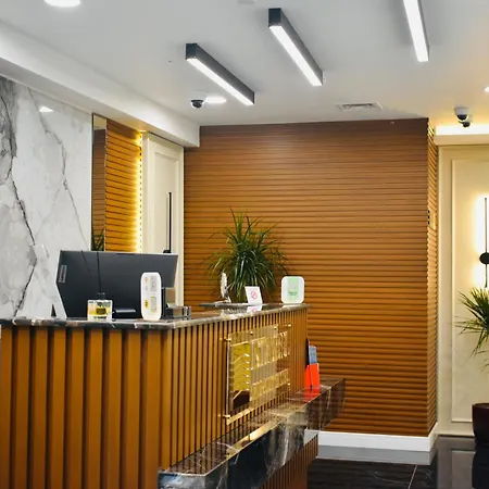 Midpoint Hotel