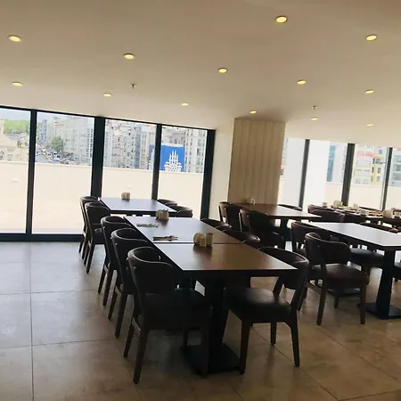 Midpoint Hotel 4*