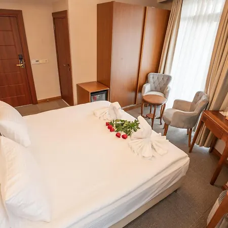 Midpoint Hotel 4*