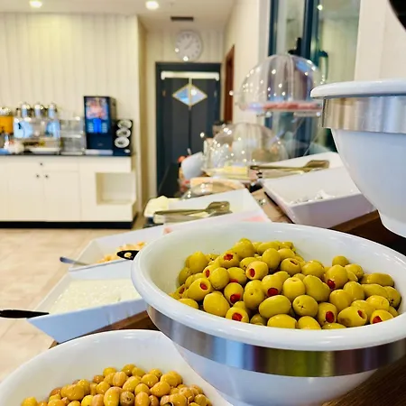 Midpoint Szálloda 4*