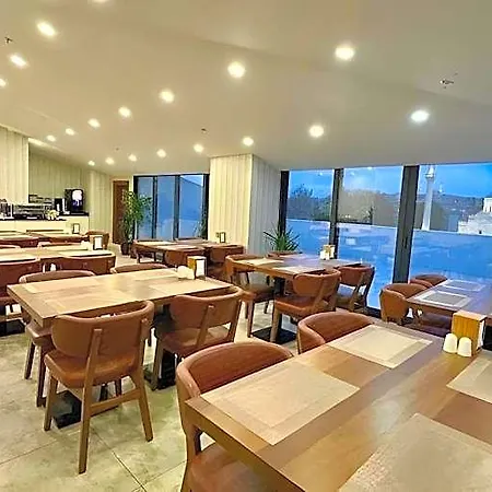 Hotel Midpoint