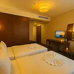 Hotell Midpoint 4*